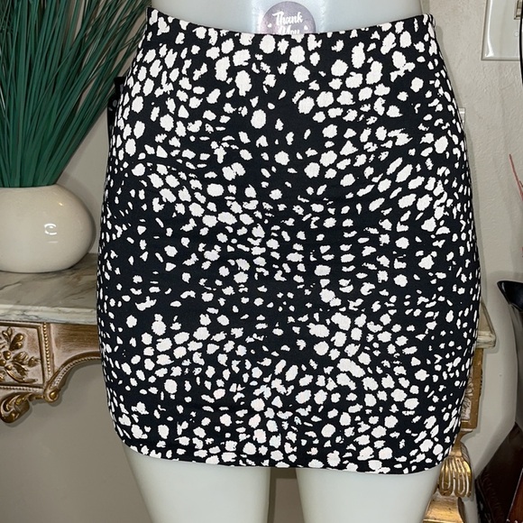 H&M Mini Skirt Size XS - Picture 3 of 5